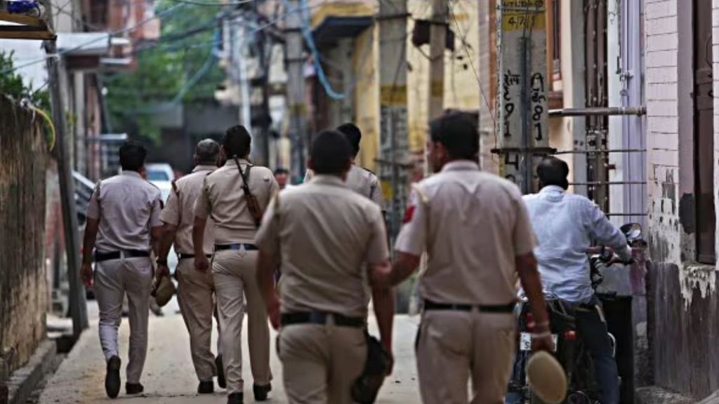delhi schools, bomb threat, bomb