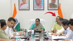 ‘दिल्ली में फुलेरा की सरकार’, सीएम रेखा गुप्ता की मीटिंग में पति की मौजूदगी पर AAP ने कसा तंज