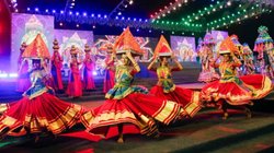 ‘एंट्री से पहले हिंदू देवी-देवताओं की पूजा जरूरी’, महाराष्ट्र में गरबा के लिए VHP ने जारी की एडवाइजरी, भड़की कांग्रेस