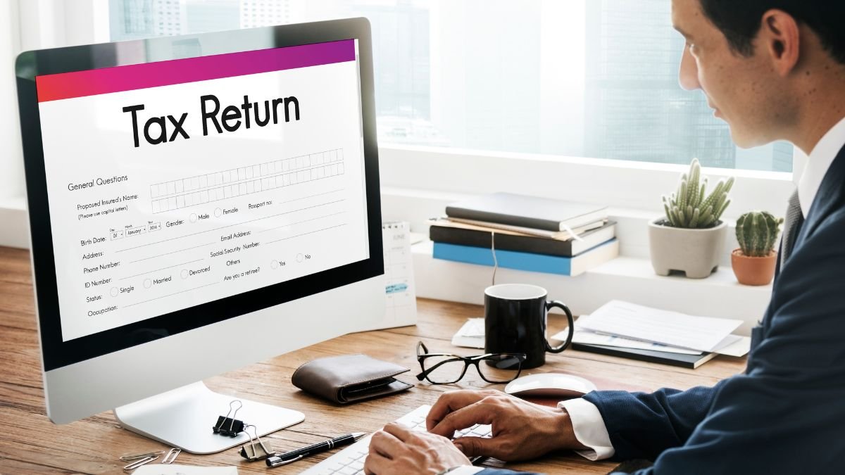 Income Tax Return 2025: रिटर्न फाइल किया लेकिन रिफंड नहीं आया? जानें किन वजहों से अटक सकता है पैसा | Income Tax Return 2025 Have you filed your return but havent received
