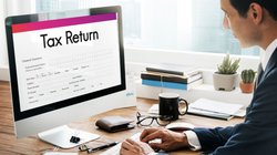 Income Tax Return 2025: रिटर्न फाइल किया लेकिन रिफंड नहीं आया? जानें किन वजहों से अटक सकता है पैसा