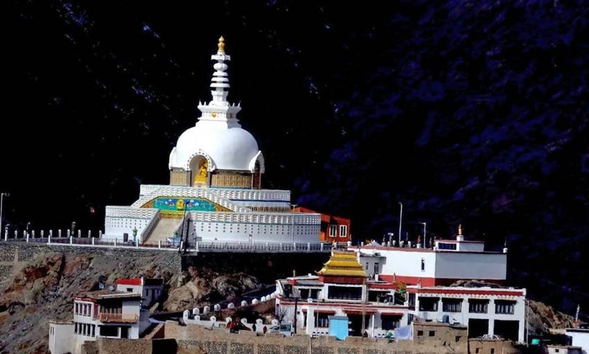 shanti stupa