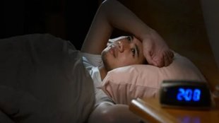 sleeplessness, scientific method for inducing sleep, warming feet, melatonin supplements, sleep latency, Sleep benefits associated with warming your feet