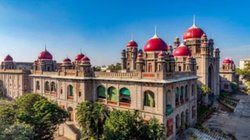 ‘स्कूल में छात्रों का अपने बर्तन और शौचालय साफ करना शर्म की बात नहीं’, तेलंगाना हाईकोर्ट के चीफ जस्टिस बोले- ऐसे काम करने में गर्व