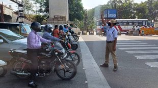 traffic police, Noida