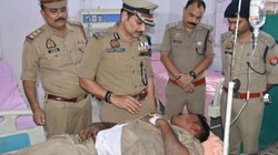 वाराणसी कोर्ट परिसर में वकीलों ने सब-इंस्पेक्टर और कांस्टेबल को पीटा, अस्पताल में भर्ती