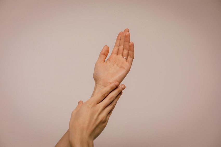 what causes dry skin