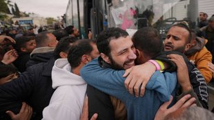 1900 Palestinian prisoners released Israel