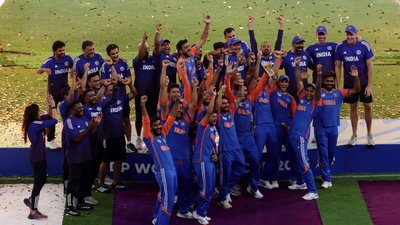 मोहसिन नकवी का नया नाटक: भारत विरोधी तेवर में एशिया कप ट्रॉफी पर अड़े