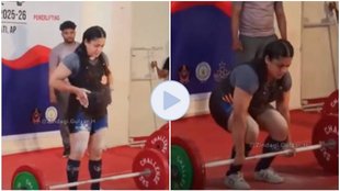 Weightlifting, viral video, Weightlifting video viral, Delhi Police Women, Delhi Police women video viral,