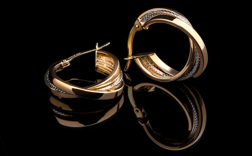 Add Sparkle to Karwa Chauth with These Unique Earring Ideas