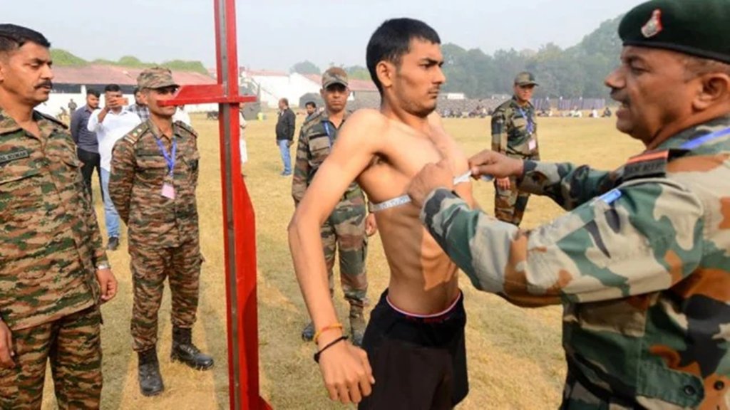 अग्निवीरों का पहला बैच अगले वर्ष अपना चार वर्ष का कार्यकाल पूरा कर लेगा, इसलिए उन्हें बनाये रखना एजेंडे में है।