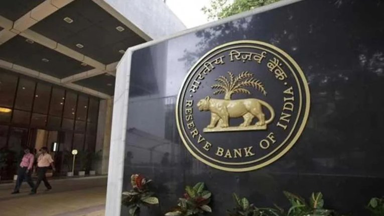 Bank Holiday Today: आज मंगलवार, 21 अक्टूबर को बैंक खुले है या बंद? जानें क्या लक्ष्मी पूजा के अवसर RBI ने आपके शहर में भी दी है सरकारी छुट्टी, चेक करें लिस्ट