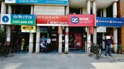 Bank Holiday Today: महा नवमी के अवसर पर आज बैंक बंद है या खुले? जानें क्या आपके शहर में भी RBI ने दी है सरकारी छुट्टी