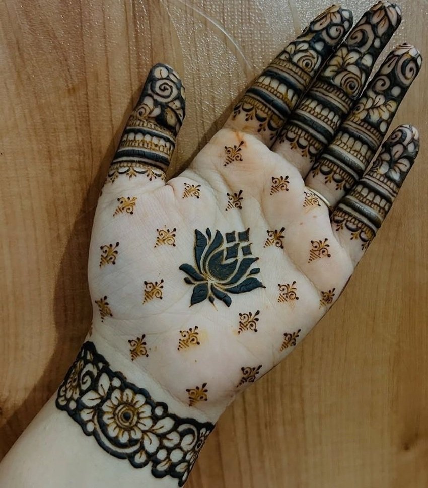 Best mehndi designs to try before sleeping