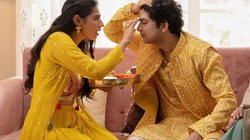 भाई दूज पर बहन को दें ये खास गिफ्ट, चेहरे पर आ जाएगी मुस्कान