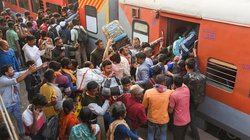 संपादकीय: दिवाली-छठ पर घर लौटना बना ‘मिशन इंपॉसिबल’, रेलवे के दावों के बावजूद यात्रियों की मुश्किलें बरकरार