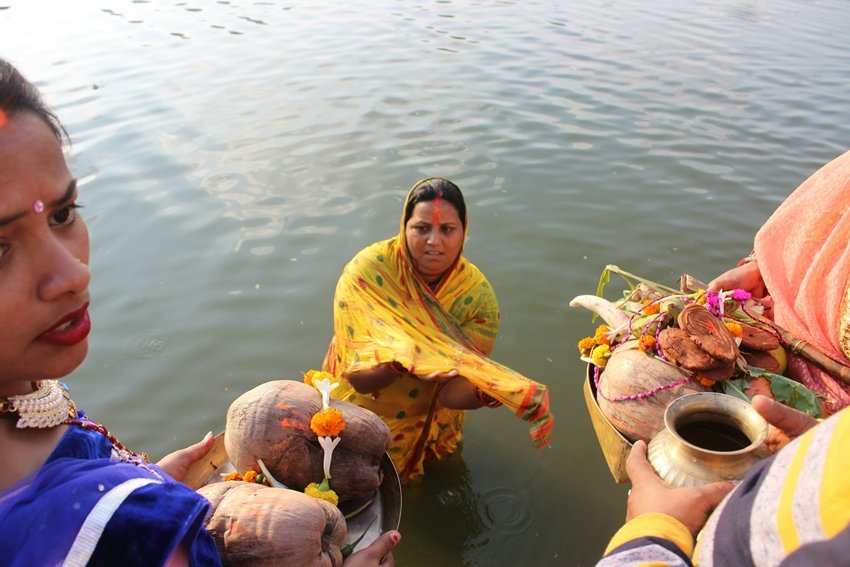 Chhath Puja 2025 Special Recipe Make Perfect Thekua with Wheat and Ghee