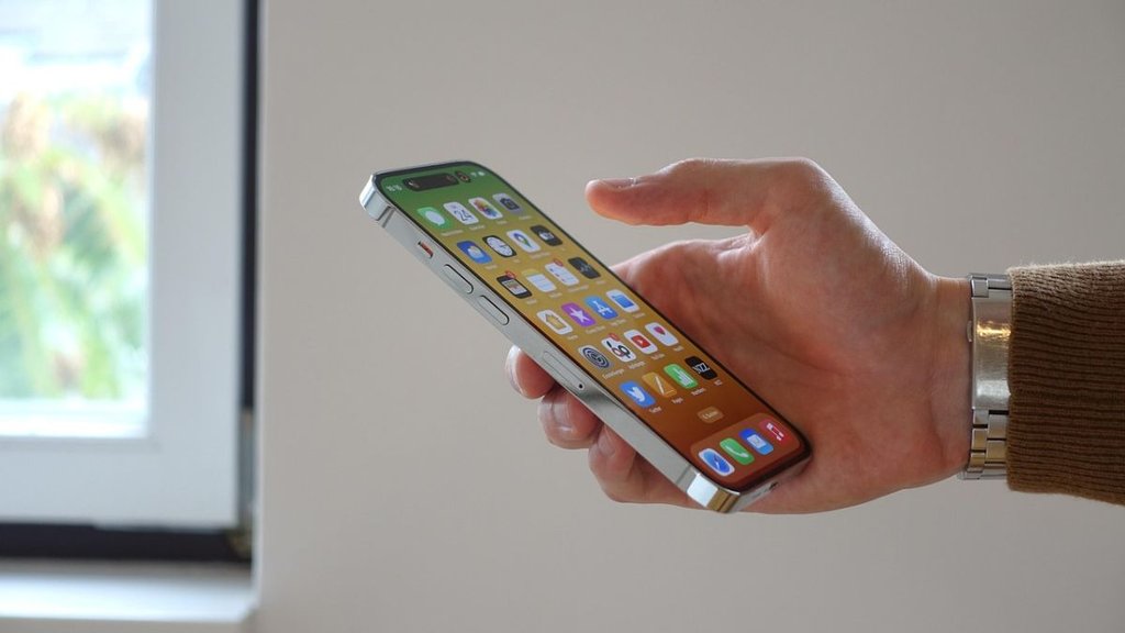 Man sold kidney for iPhone, iPhone kidney story, iPhone 4 kidney case