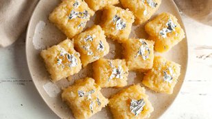 Coconut Mawa Burfi, Coconut Burfi, Nariyal Barfi, Nariyal Barfi kaise banaen