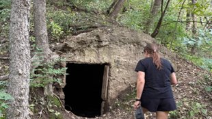 abandoned cave, US Couple, Mountain, hills, viral news, viral picture