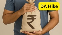 DA Hike: सरकारी कर्मचारियों को फिर मिली खुशखबरी, दिवाली से पहले की महंगाई भत्ते में हुई 8% तक की बढ़ोतरी