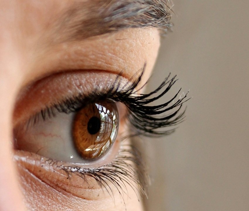 DIY Eyelash Growth Serum Get Long Thick and Beautiful Lashes Naturally