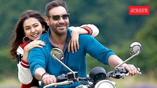 De De Pyaar De Trailer Review