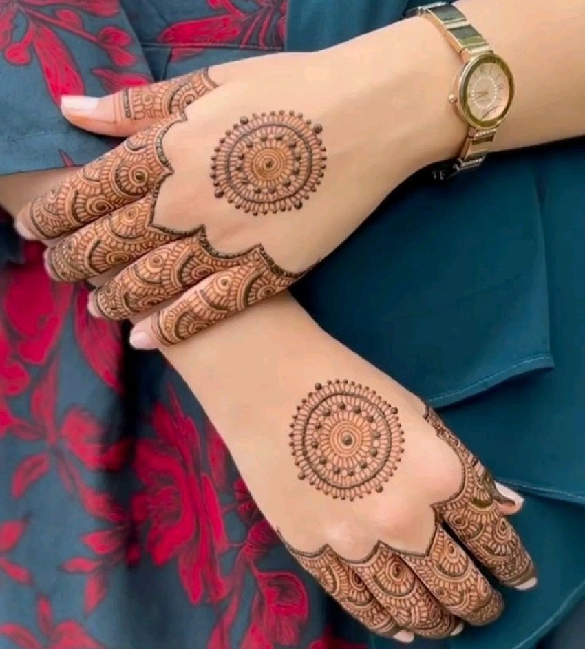 Decorate Your Hands with These Simple 5-Minute Bhai Dooj Mehndi Designs