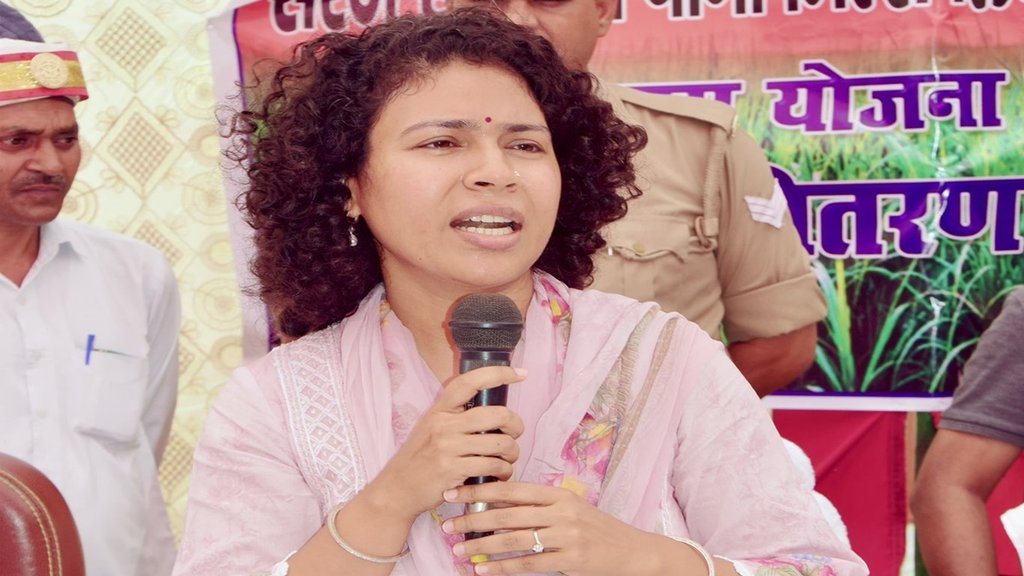 IAS officer Durga Shakti Nagpal, Durga Shakti Nagpal