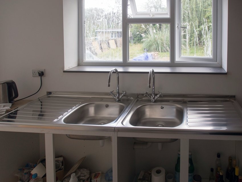 Easy DIY Kitchen Sink Cleaning Hack That Saves Money and Time
