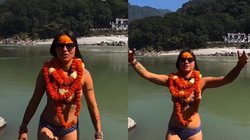 विदेशी महिला ने बिकिनी पहनकर पवित्र गंगा में लगाई डुबकी, Viral Video होने पर हुई आलोचना, यूजर्स ने पूछा यह सवाल
