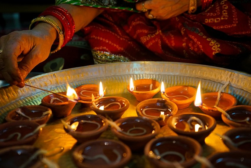 Ghee vs Oil Diya Which One Brings More Prosperity This Diwali