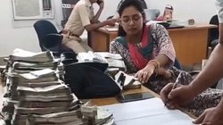 1.05 करोड़ कैश, लाखों की ज्वेलरी, 85 ATM कार्ड; चाय वाले के पास मिला ‘खजाना’, दुबई से चलाता है साइबर क्राइम गैंग