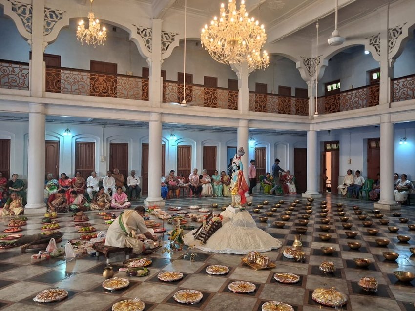 Govardhan Puja 2025 Naba Brindaban Temple Hosts Grand Annakut Celebration After Diwali