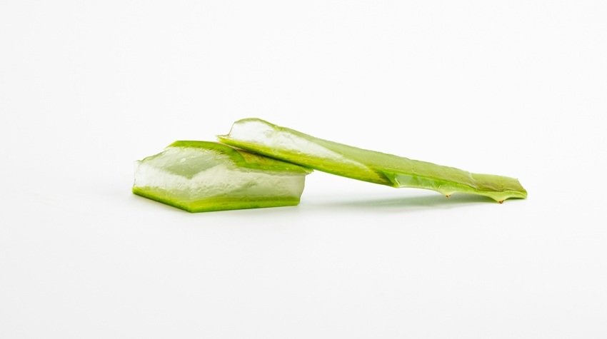 How to Make Aloe Vera and Coconut Oil Hair Mask for Soft Strong Hair