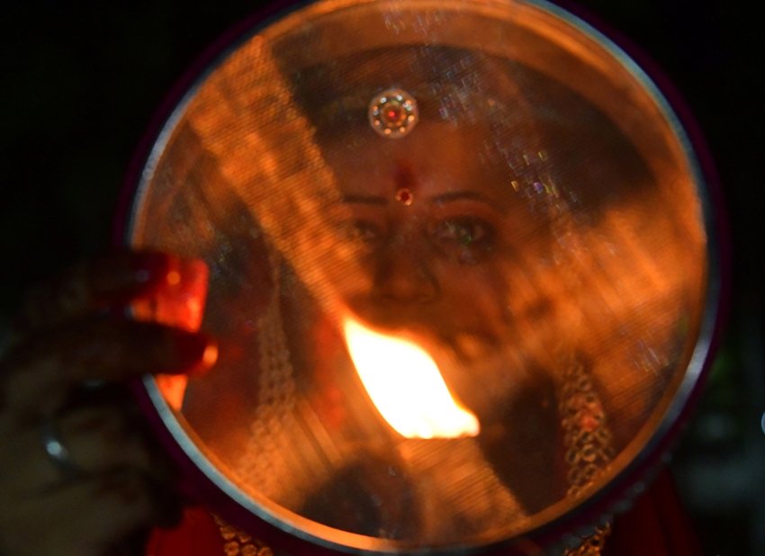 How to Offer Arghya to the Moon on Karwa Chauth