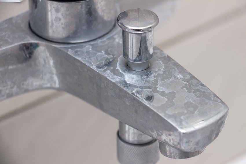 How to Remove Hard Water Stains from Chrome and Steel Fixtures Naturally