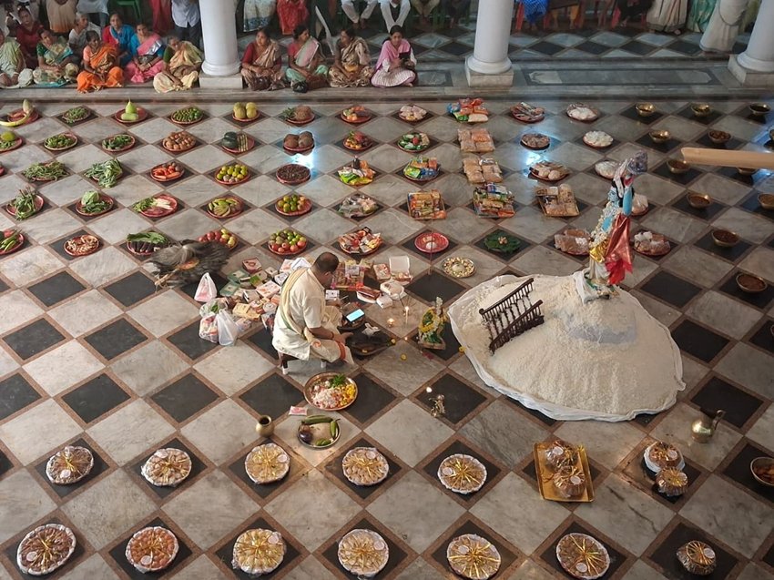Hundreds of Vegetarian Dishes Offered to Lord Krishna During Annakut Festival at Naba Brindaban Temple