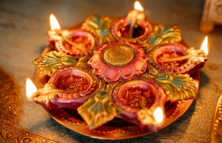 Importance of Lighting a Four-Faced Diya on Chhoti Diwali