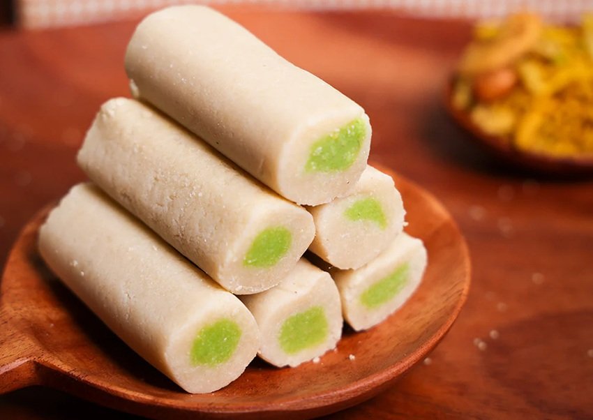 Kaju Pista Roll