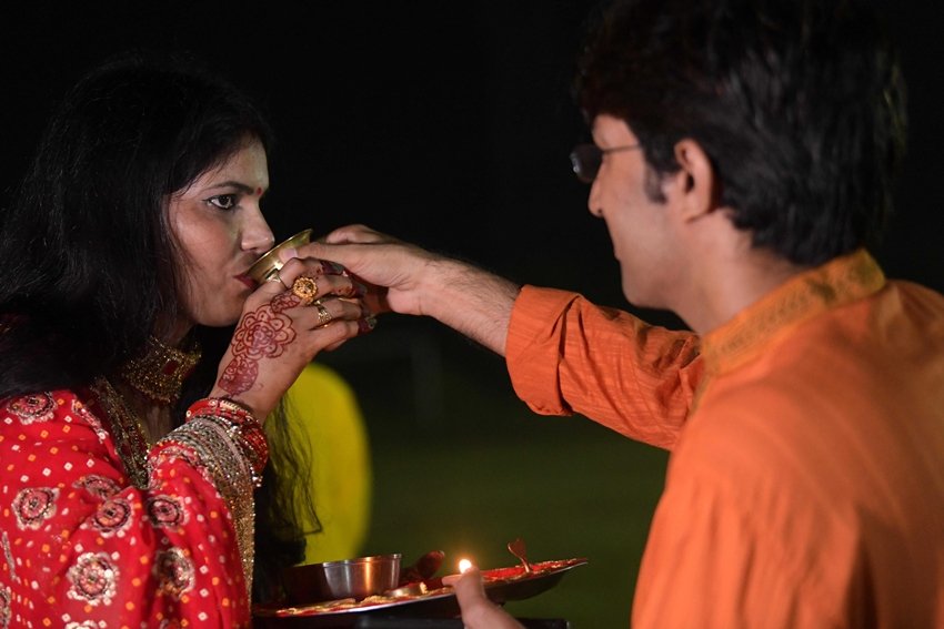 Karwa Chauth 2025 Why and How Women Offer Water to the Moon