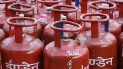 LPG Price Hike: त्योहारी सीजन में बढ़ गए एलपीजी सिलेंडर के दाम, जानें दिल्ली से लेकर चेन्नई तक कितनी बढ़ी कीमत