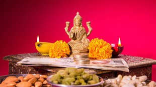 Sharad Purnima 2025, Maa Lakshmi Chalisa And Aarti Lyrics in Hindi, Maa Lakshmi Chalisa in hindi, Maa Lakshmi Aarti in hindi, Sharad Purnima 2025 date, Sharad Purnima 2025 tithi, when is Sharad Purnima 2025, Sharad Purnima 2025 shubh muhurat, Sharad Purnima 2025 importance, Maa Lakshmi Chalisa path pdf, Lakshmi ji ki aarti in hindi, मां लक्ष्मी चालीसा, मां लक्ष्मी की आरती, Maa Lakshmi Chalisa And Aarti Lyrics