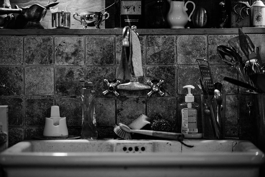 Make Your Sink Look Brand New with This ₹1 Home Remedy