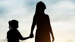 दुनिया मेरे आगे: मां 2.0- तकनीक, करियर और ममता का नया संतुलन, बदलते दौर की नई पाठशाला
