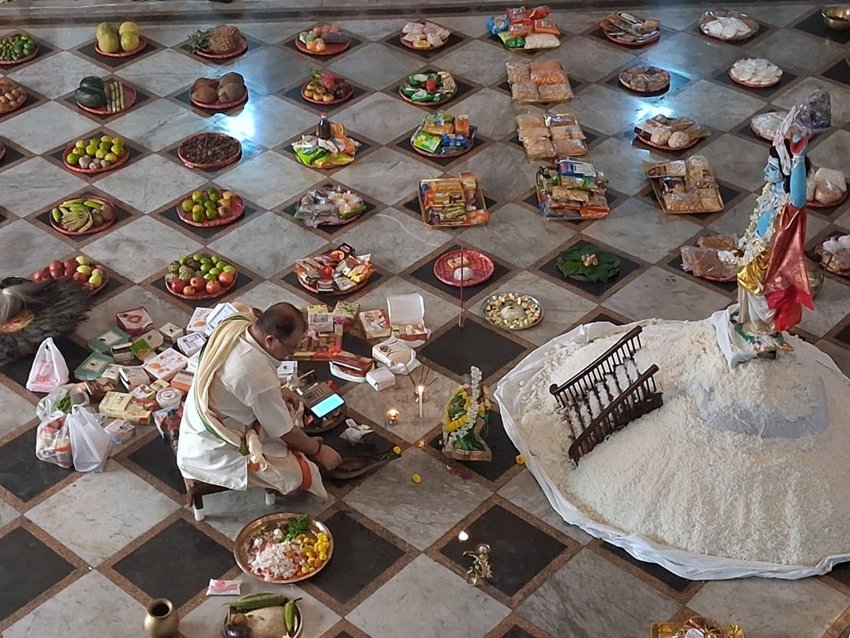 North Kolkata Naba Brindaban Temple Turns Devotional With Colorful Annakut Feast for Lord Krishna