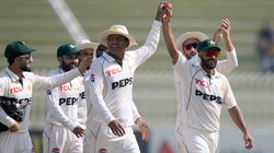 PAK vs SA: नोमान अली की घातक गेंदबाजी, पाकिस्तान के सामने साउथ अफ्रीका बैकफुट पर; अब भी 162 रन पीछे