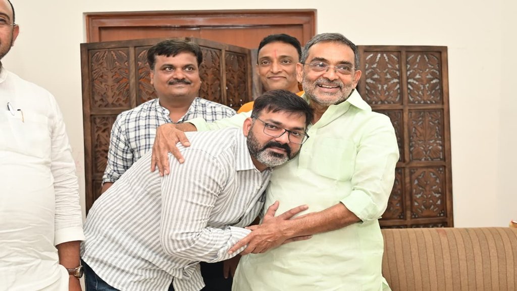 भोजपुरी गायक और अभिनेता पवन सिंह ने इस हफ्ते की शुरुआत में आरएलएम प्रमुख और एनडीए सहयोगी उपेंद्र कुशवाहा के साथ अपने मतभेदों को दूर कर लिया।(Photo- @PawanSingh909)