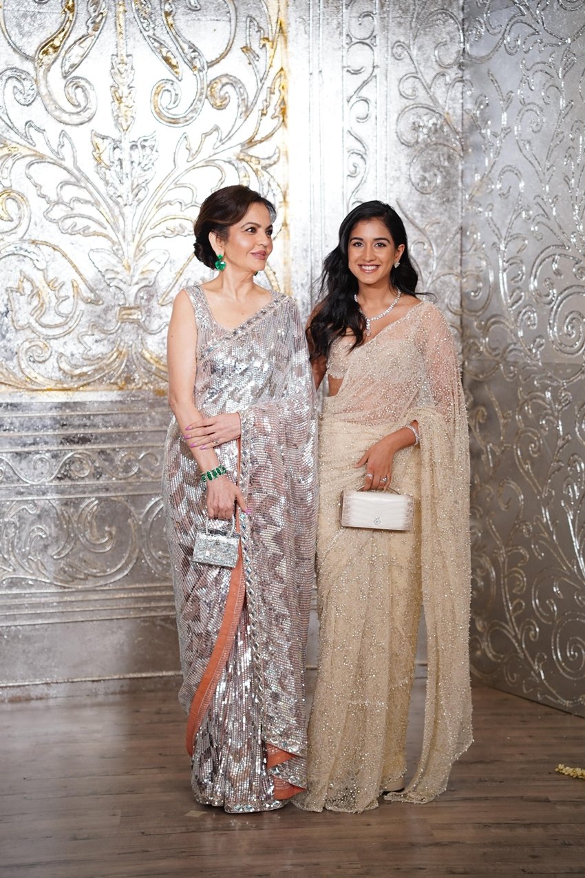 Sac Bijou Birkin Bag and Emerald Jewelry Nita Ambani’s Glamorous Diwali Look